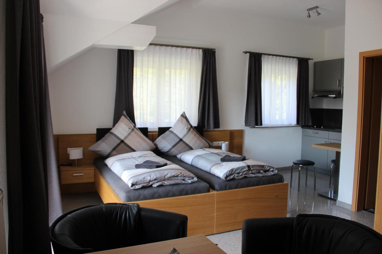 Zum Kreuzritter Aparthotel Wuestenrot Екстериор снимка